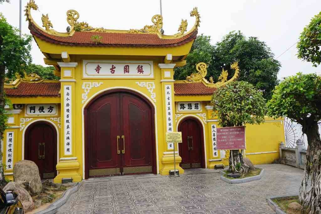Trấn Quốc Pagoda, the oldest Buddhist temple in Hanoi
