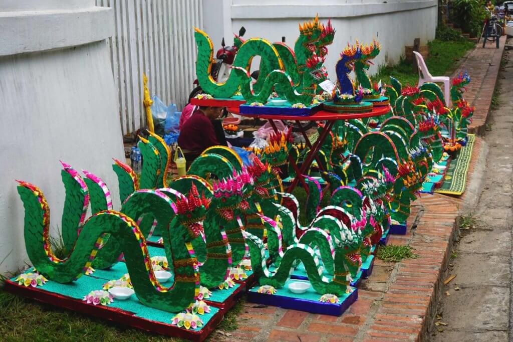These floating dragons are a modern variation of the traditional-style heua fai