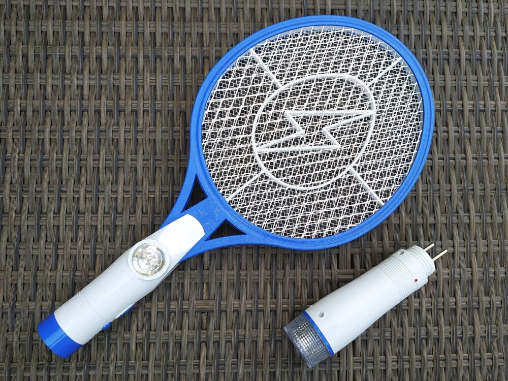 Battery powered mosquito zapper racket with detachable flashlight