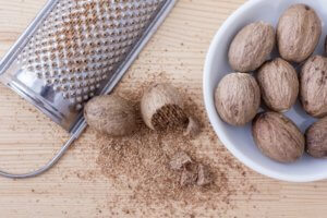 Whole and grated nutmeg